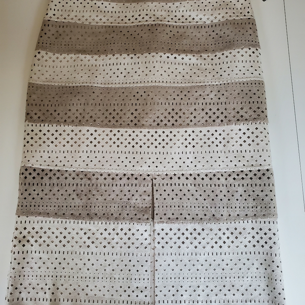 BCBG, sz6, New,  cream/tan skirt